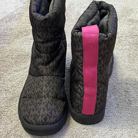 Michael Kors Brown and Pink Winter Boots | Warm Fleece | Size 8 | Never Used - Picture 3 of 4
